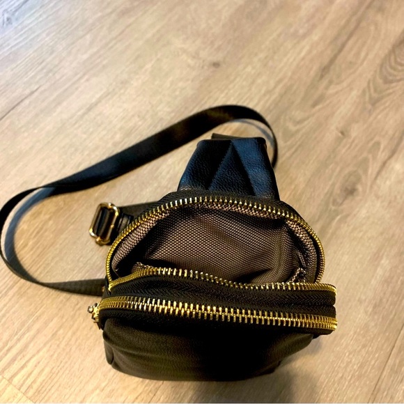 Women’s Madison West Black and sling Bag sling pocketbook bag New without Tags - Picture 3 of 12